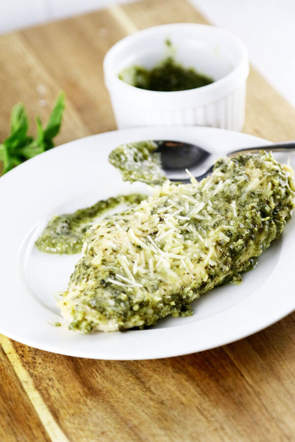 Easy 3 Ingredient Baked Pesto Chicken The Diy Foodie